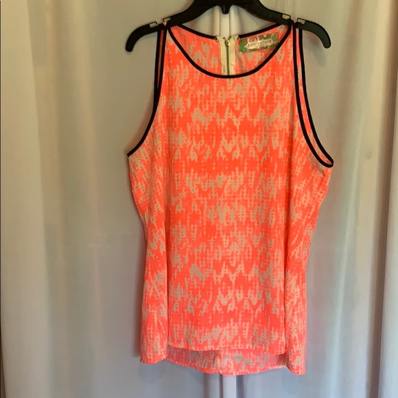 Tops - Cute neon pink tank top